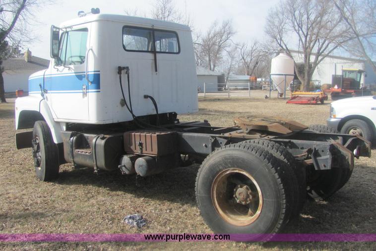 image for item 6865 1979 International semi truck