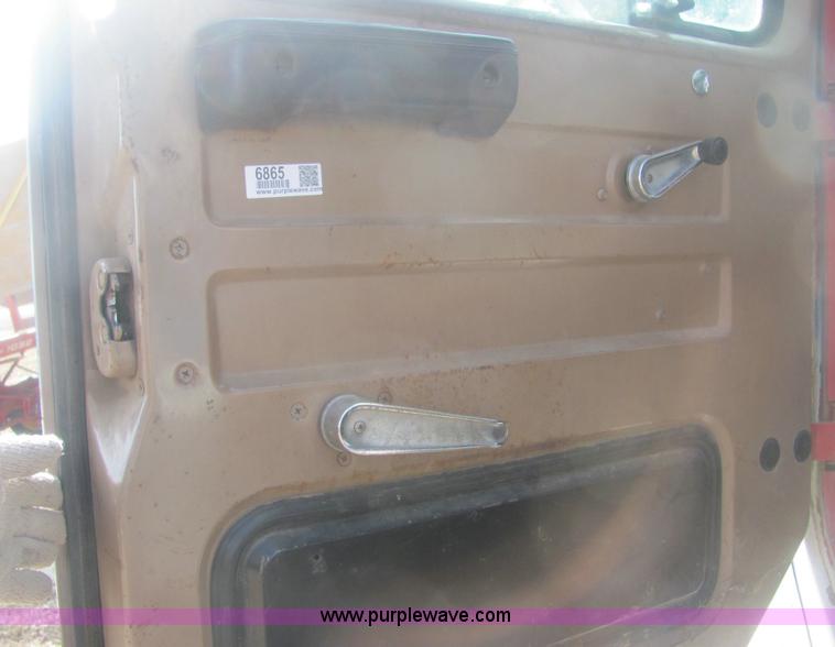 image for item 6865 1979 International semi truck