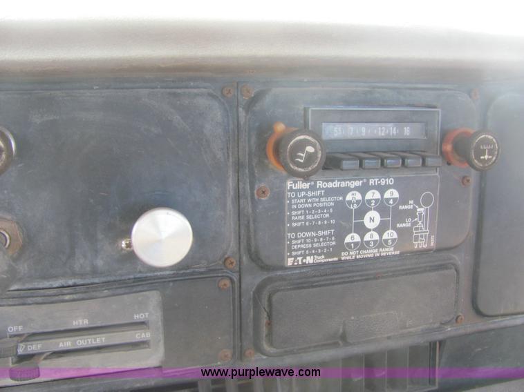 image for item 6865 1979 International semi truck