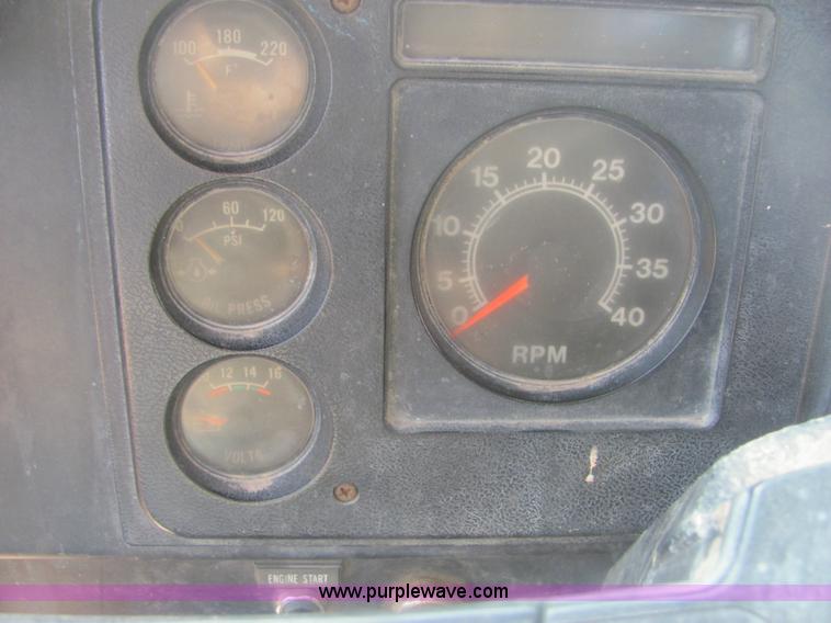 image for item 6865 1979 International semi truck