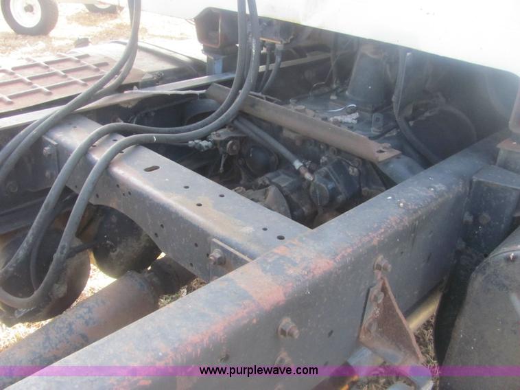 image for item 6865 1979 International semi truck