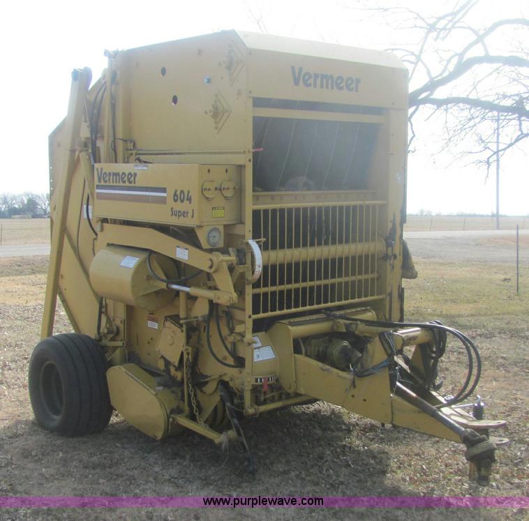 image for item 6871 Vermeer 604 Super J round baler
