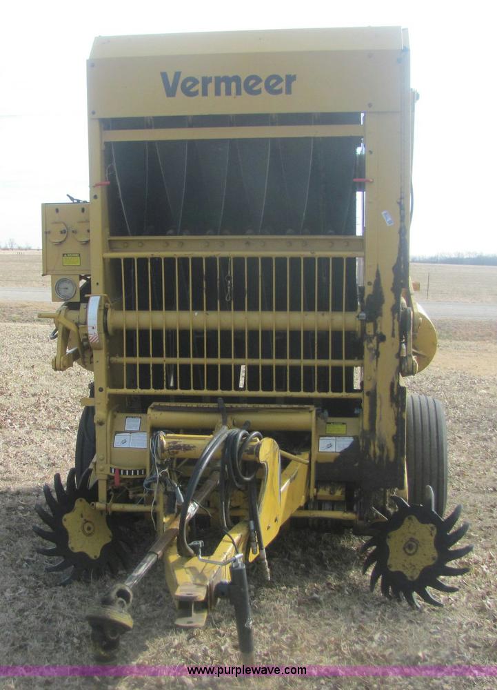image for item 6871 Vermeer 604 Super J round baler