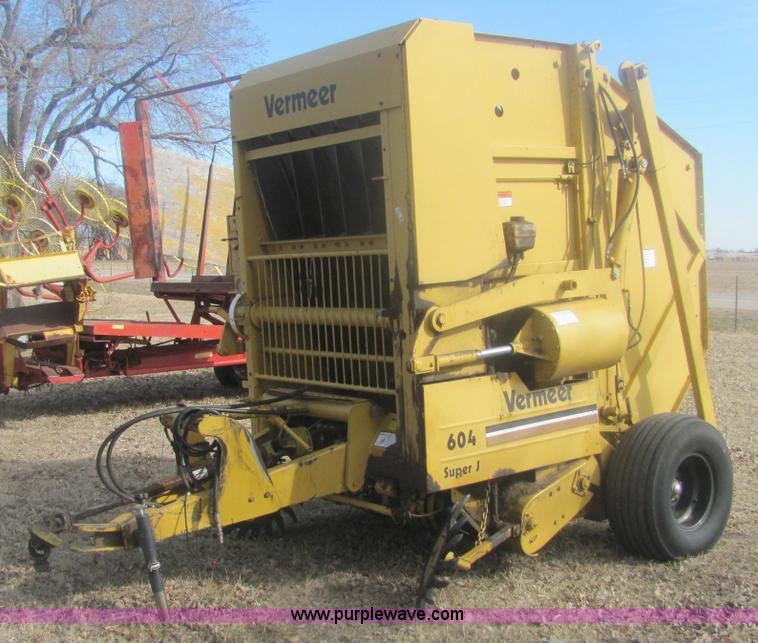 image for item 6871 Vermeer 604 Super J round baler