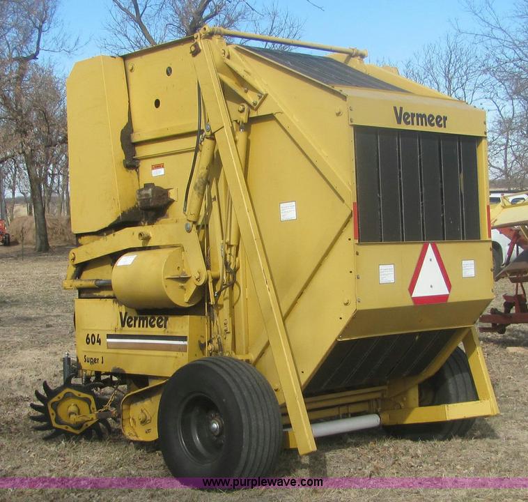 image for item 6871 Vermeer 604 Super J round baler