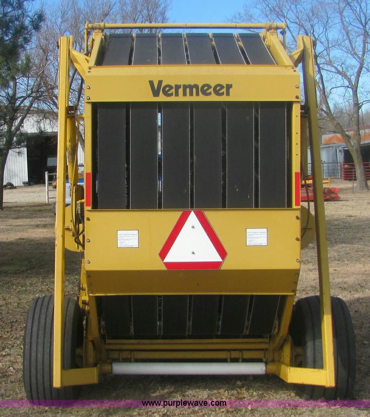image for item 6871 Vermeer 604 Super J round baler