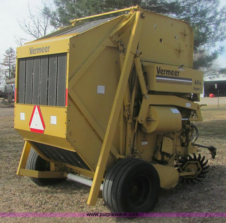 image for item 6871 Vermeer 604 Super J round baler