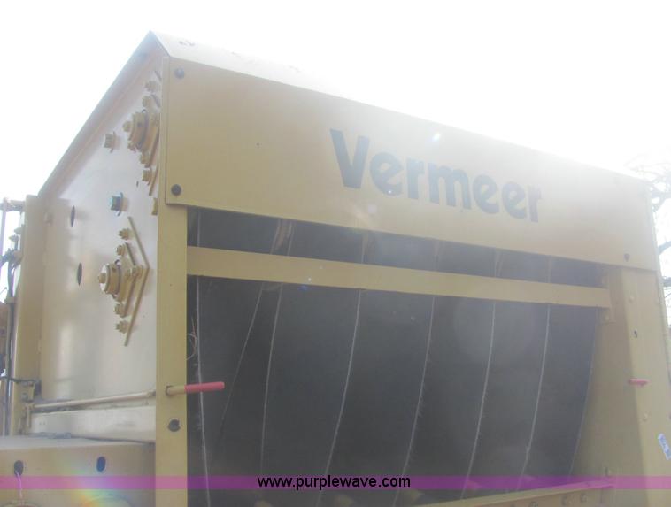 image for item 6871 Vermeer 604 Super J round baler