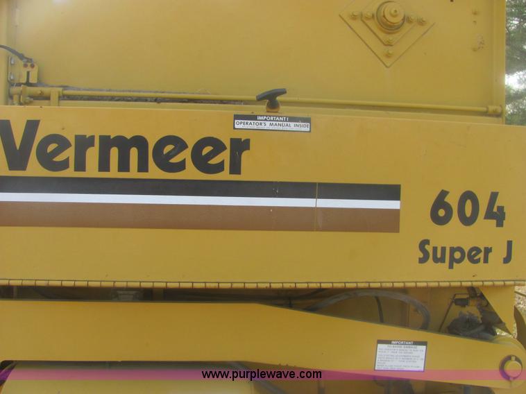 image for item 6871 Vermeer 604 Super J round baler