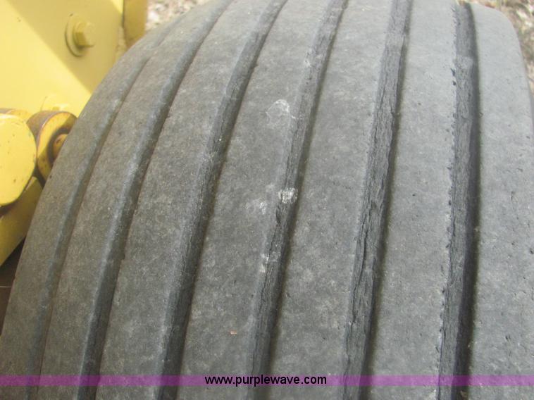 image for item 6871 Vermeer 604 Super J round baler