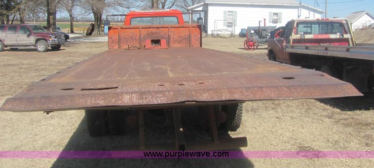 image for item 6934 1973 International Load Star 700 roll back truck