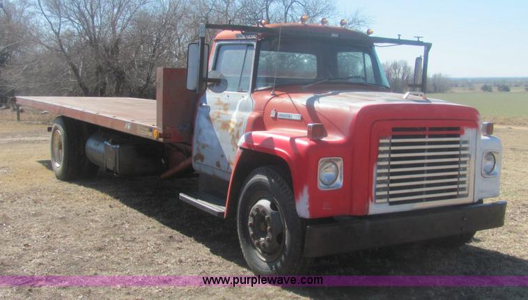 image for item 6934 1973 International Load Star 700 roll back truck