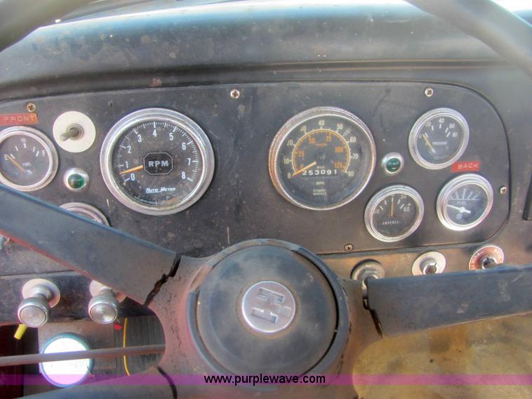 image for item 6934 1973 International Load Star 700 roll back truck