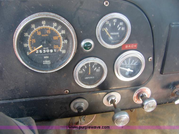 image for item 6934 1973 International Load Star 700 roll back truck