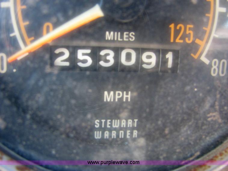 image for item 6934 1973 International Load Star 700 roll back truck