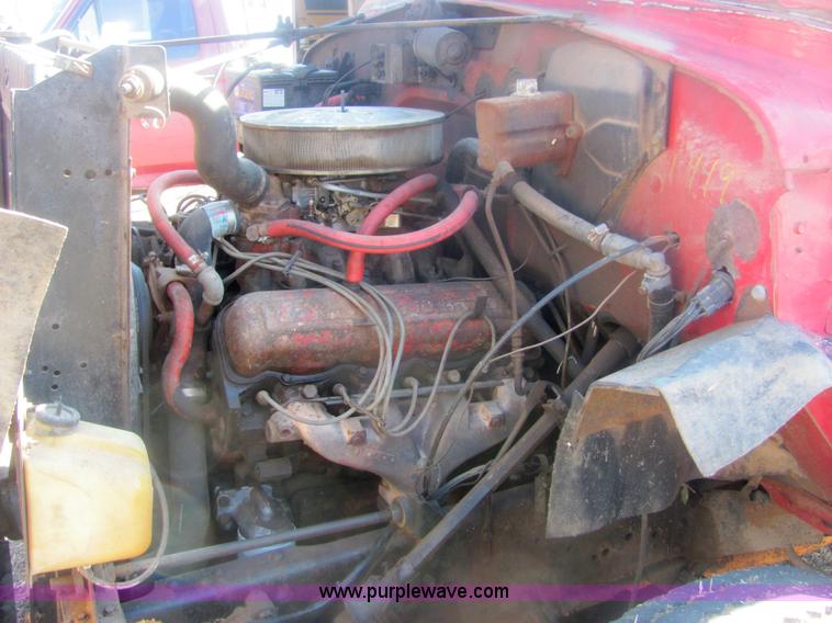 image for item 6934 1973 International Load Star 700 roll back truck