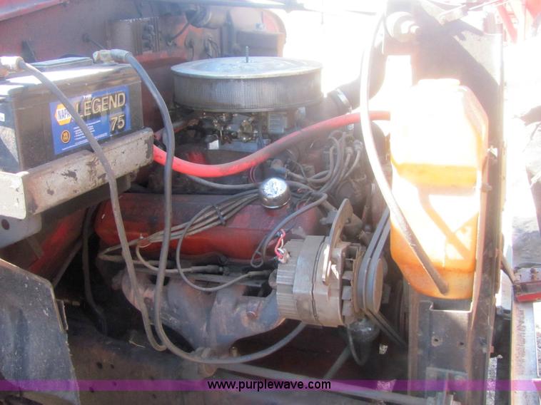 image for item 6934 1973 International Load Star 700 roll back truck