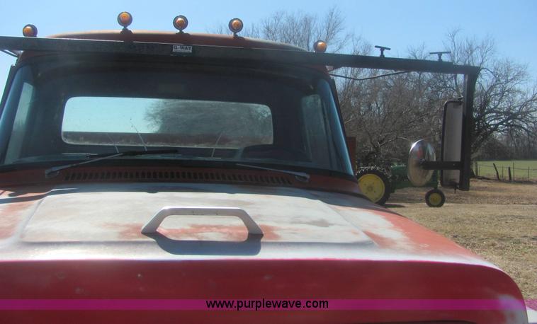 image for item 6934 1973 International Load Star 700 roll back truck