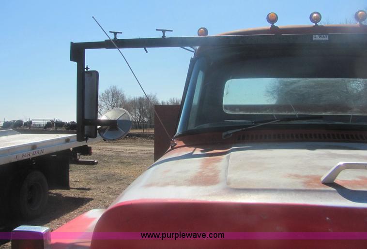 image for item 6934 1973 International Load Star 700 roll back truck