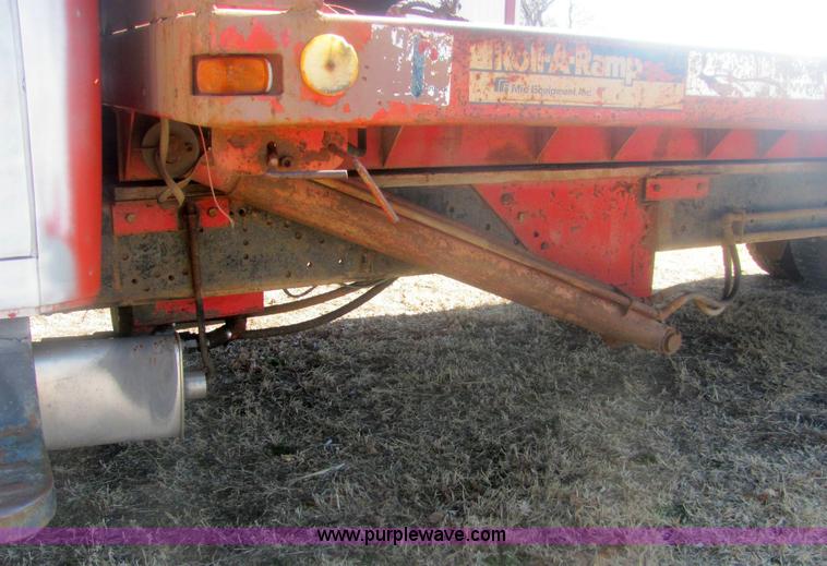 image for item 6934 1973 International Load Star 700 roll back truck