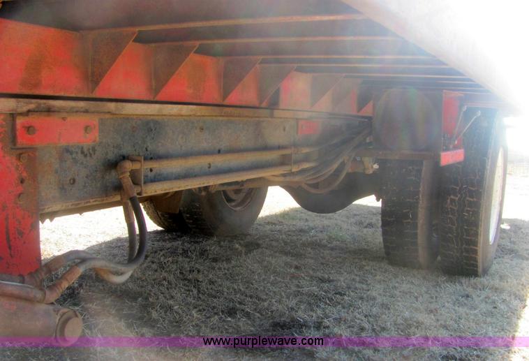 image for item 6934 1973 International Load Star 700 roll back truck