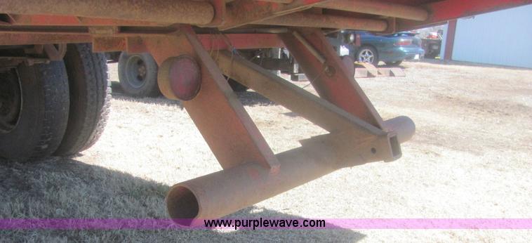 image for item 6934 1973 International Load Star 700 roll back truck