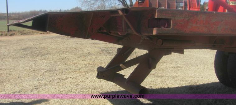 image for item 6934 1973 International Load Star 700 roll back truck