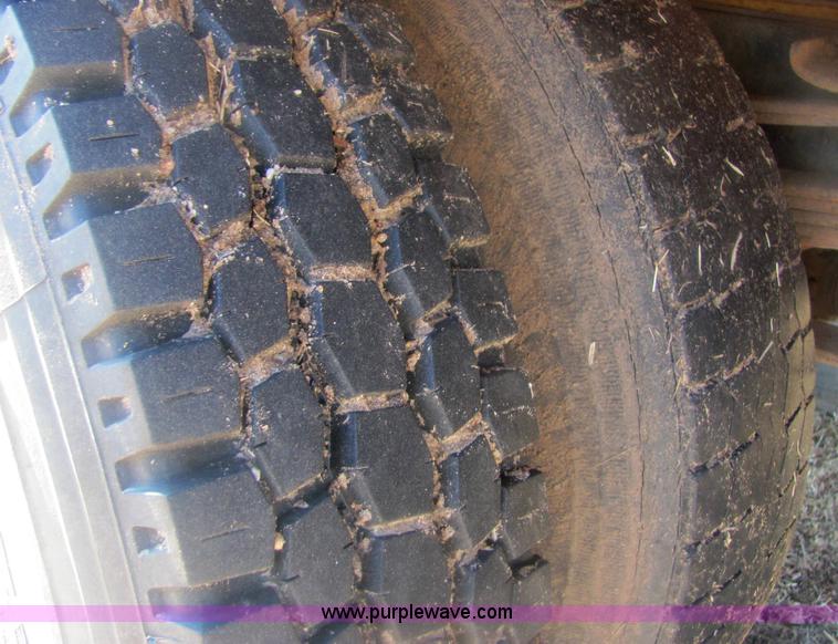 image for item 6934 1973 International Load Star 700 roll back truck