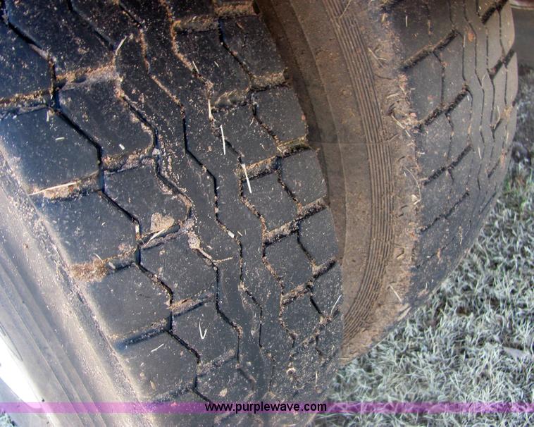 image for item 6934 1973 International Load Star 700 roll back truck