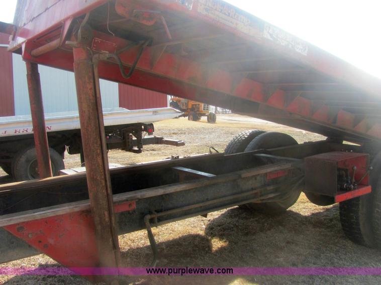 image for item 6934 1973 International Load Star 700 roll back truck