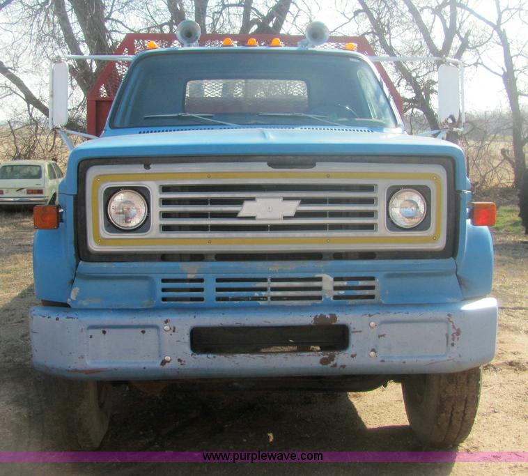 image for item 6935 1973 Chevrolet C70 roll back truck