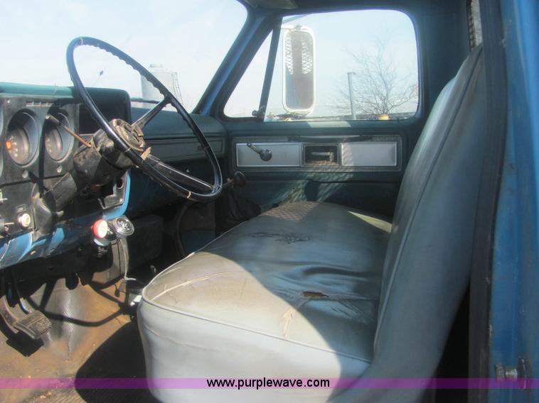 image for item 6935 1973 Chevrolet C70 roll back truck