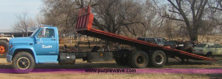 image for item 6935 1973 Chevrolet C70 roll back truck