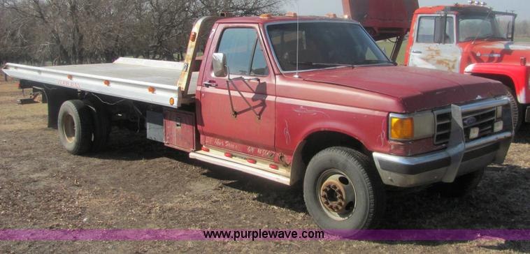image for item 6936 1991 Ford F450 XLT Lariat roll back truck