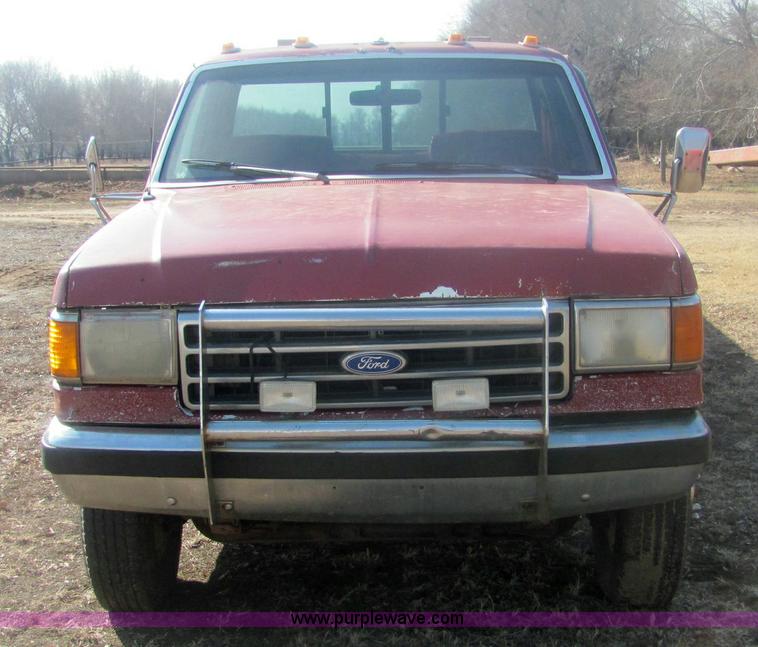 image for item 6936 1991 Ford F450 XLT Lariat roll back truck