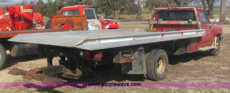 image for item 6936 1991 Ford F450 XLT Lariat roll back truck