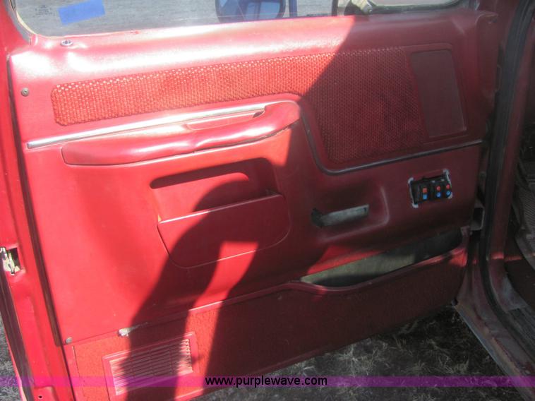 image for item 6936 1991 Ford F450 XLT Lariat roll back truck