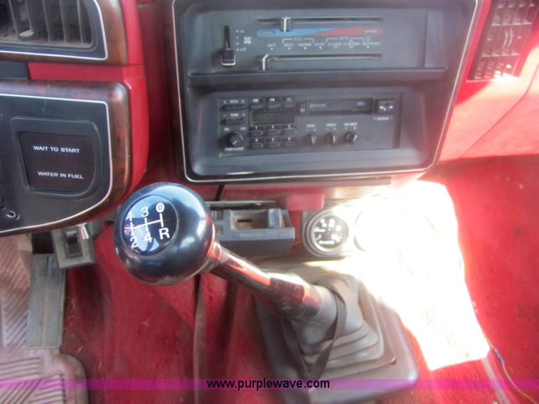 image for item 6936 1991 Ford F450 XLT Lariat roll back truck