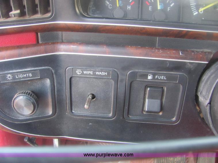 image for item 6936 1991 Ford F450 XLT Lariat roll back truck