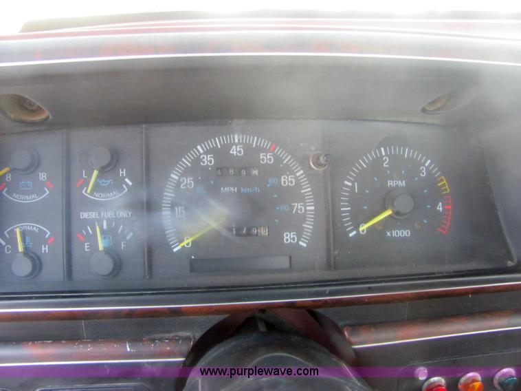 image for item 6936 1991 Ford F450 XLT Lariat roll back truck