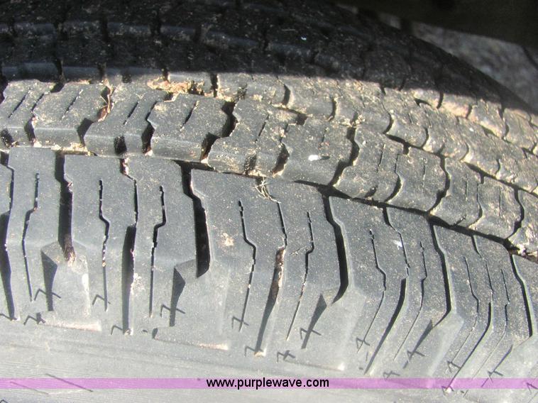 image for item 6936 1991 Ford F450 XLT Lariat roll back truck