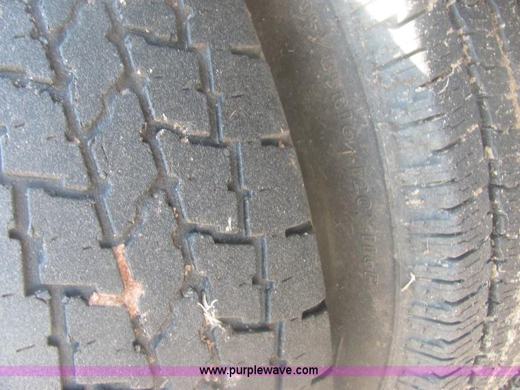 image for item 6936 1991 Ford F450 XLT Lariat roll back truck