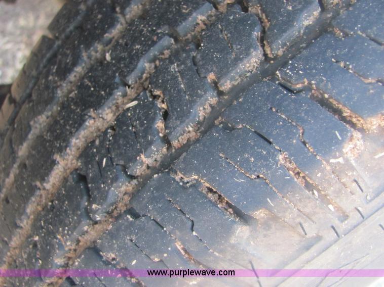 image for item 6936 1991 Ford F450 XLT Lariat roll back truck