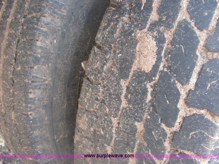 image for item 6936 1991 Ford F450 XLT Lariat roll back truck