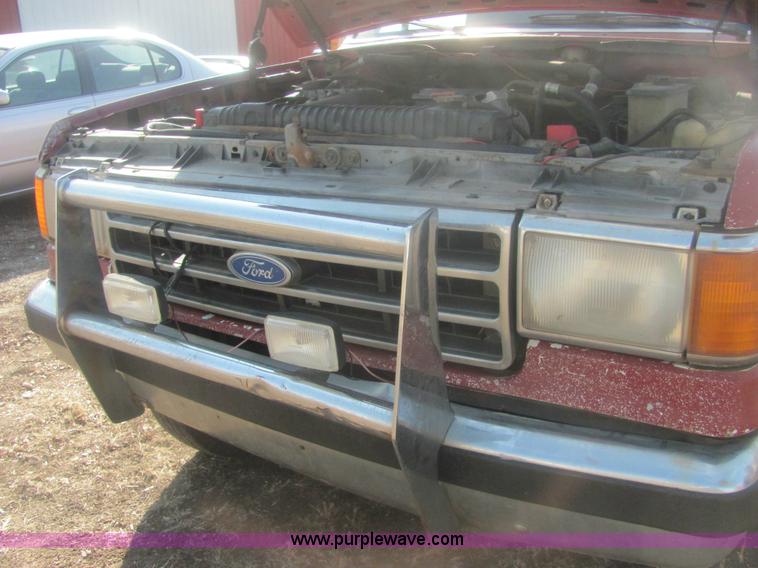image for item 6936 1991 Ford F450 XLT Lariat roll back truck