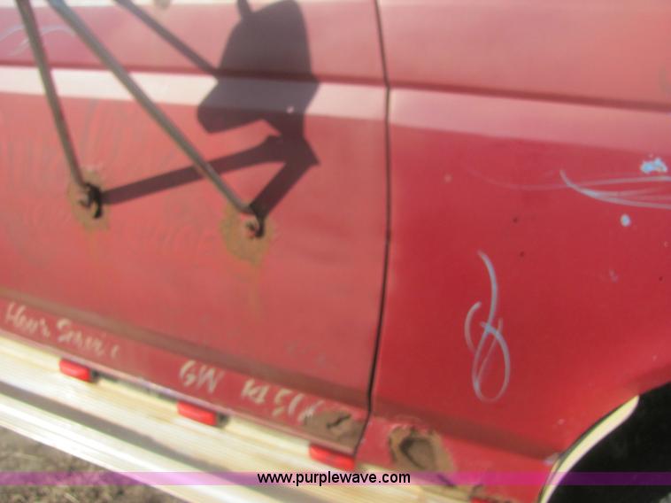 image for item 6936 1991 Ford F450 XLT Lariat roll back truck