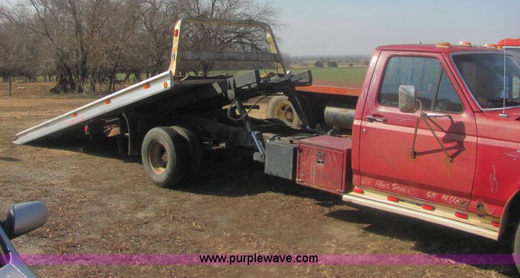 image for item 6936 1991 Ford F450 XLT Lariat roll back truck