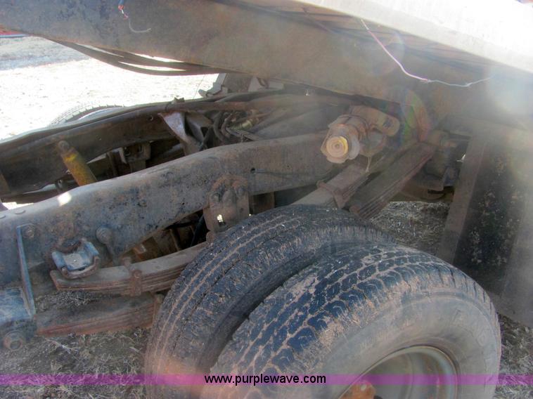 image for item 6936 1991 Ford F450 XLT Lariat roll back truck
