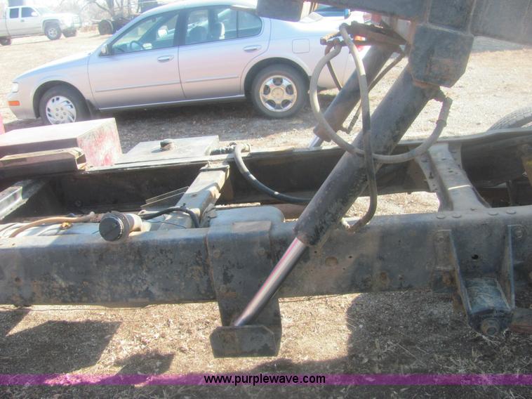 image for item 6936 1991 Ford F450 XLT Lariat roll back truck