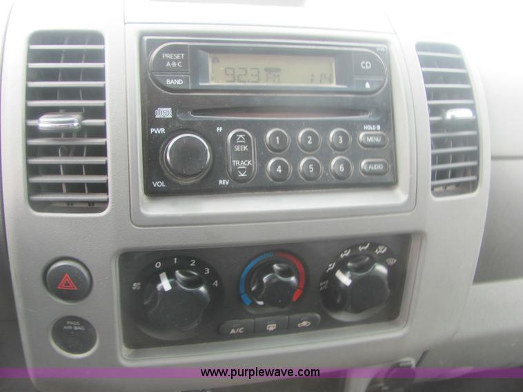 image for item 6959 2006 Nissan Frontier LE crew cab pickup truck